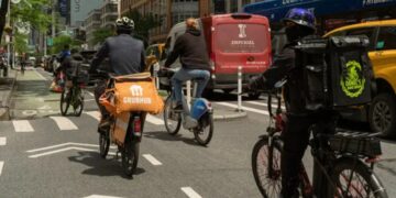 It's official—New York lowers speed limit to 15 mph for e-bikes and electric motorcycles in its biggest traffic change in decades