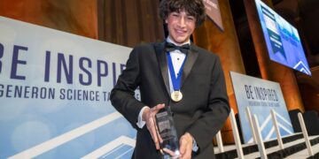 Young student wins $250,000 after discovering millions of asteroids with AI—NASA couldn't believe it