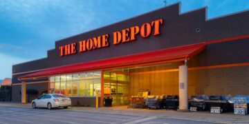 Farewell to Home Depot's historic rival - the US chain files for bankruptcy and shakes up the DIY market according to official documents.