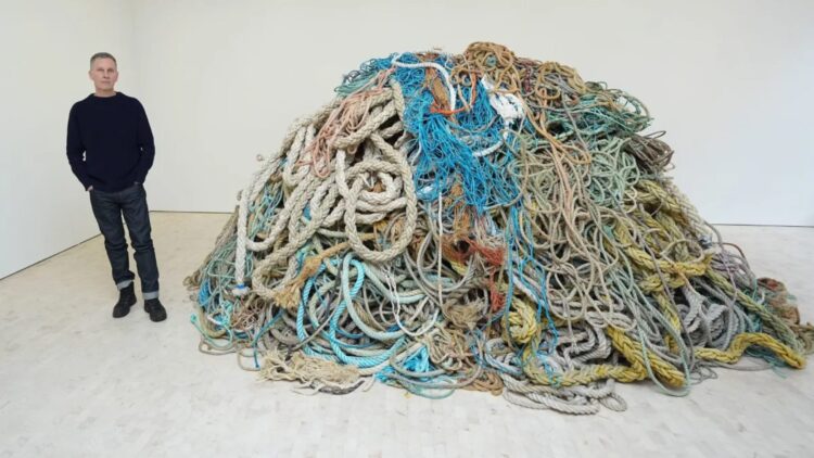 Absurd artist David Shrigley collects 10 tons of used rope... and now wants to sell it for a million pounds 1 Absurd artist David Shrigley collects 10 tons of used rope... and now wants to sell it for a million pounds