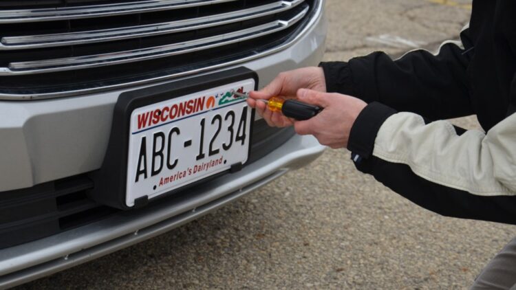 Fines of up to $500 and jail time in Florida—prohibits covering vehicle license plates, affecting drivers with frames and decorations 1 Fines of up to $500 and jail time in Florida—prohibits covering vehicle license plates, affecting drivers with frames and decorations