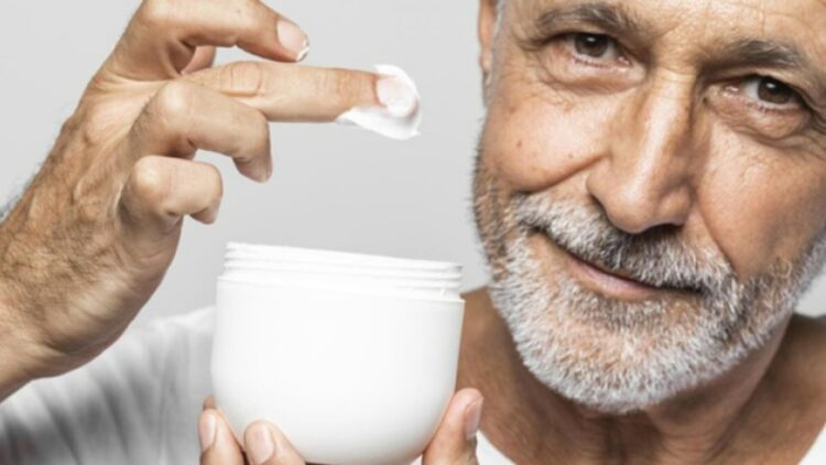 No expensive creams or secret treatments—what really helps people over 60 look young, according to psychology 1 No expensive creams or secret treatments—what really helps people over 60 look young, according to psychology