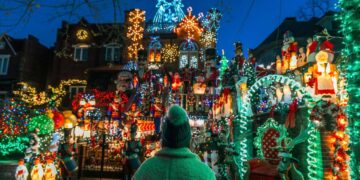 Confirmed—studies rank New York as the national leader in Christmas light spending—here's how much your home decorations consume
