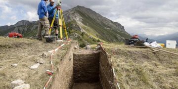 It's official—a hidden Roman camp has been discovered at 2,200 meters in the Swiss Alps—projectiles, sandal nails, and the seal of Legio III reveal that the Romans dominated the Alps