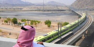 Saudi Arabia's impressive Land Bridge—the train that will connect the Red Sea to the Persian Gulf in less than four hours