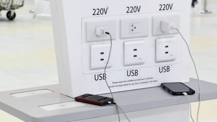 This is the real reason why the TSA asks all travelers to update their iPhone to the new iOS 26.2 before traveling