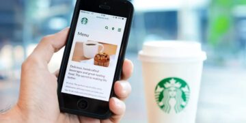 Goodbye to long waits at Starbucks in the United States—Brian Niccol activates the Smart Queue system, which reorganizes orders starting at 5:30 a.m.