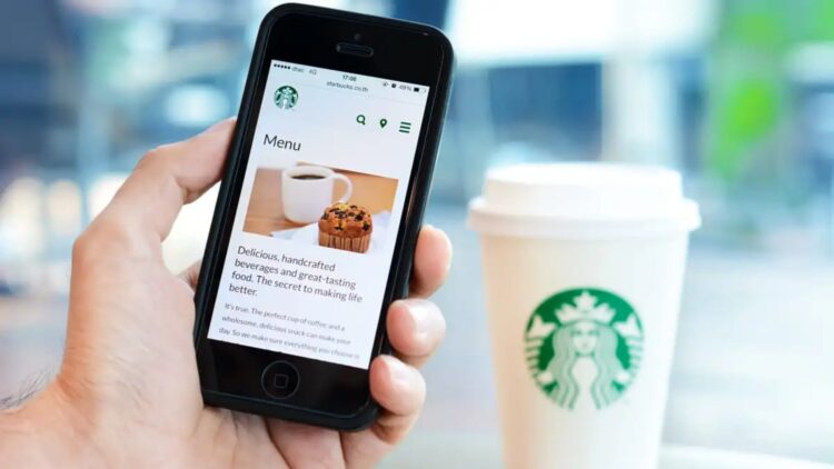 Goodbye to long waits at Starbucks in the United States—Brian Niccol activates the Smart Queue system, which reorganizes orders starting at 5:30 a.m.
