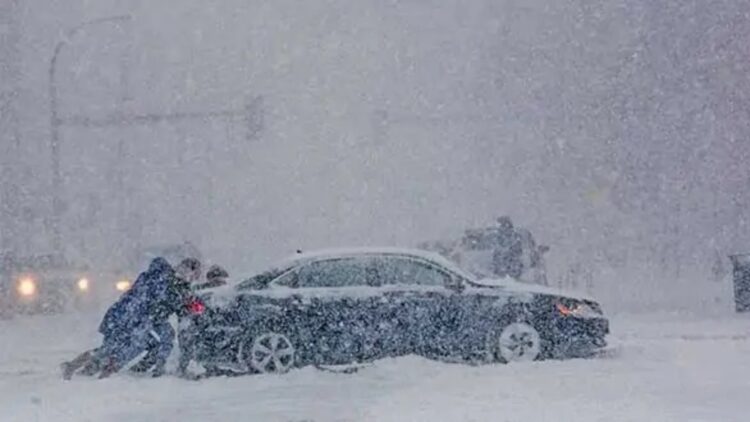 Confirmed by the National Weather Service - a historic winter storm will leave up to 50 centimeters of snow in several US states