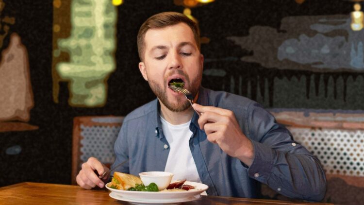 Nutrition experts confirm the best time to eat dinner, especially during the season with copious meals 1 Nutrition experts confirm the best time to eat dinner, especially during the Christmas season with its copious meals