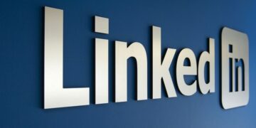 A LinkedIn employee makes it official—here's the trick to landing new job opportunities in 2026