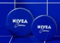 Confirmed by dermatology experts and the OCU (Spanish Consumers' and Users' Organization) - two weeks with Nivea blue tin is enough to notice a real change in the skin