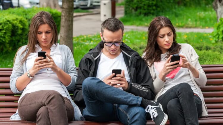 Study shows that just two weeks without smartphones reverses 10 years of cognitive aging