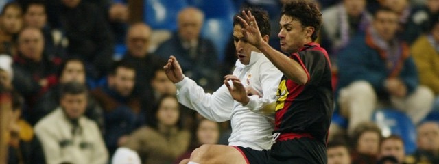 RAUL LUCHA POR EL BALON