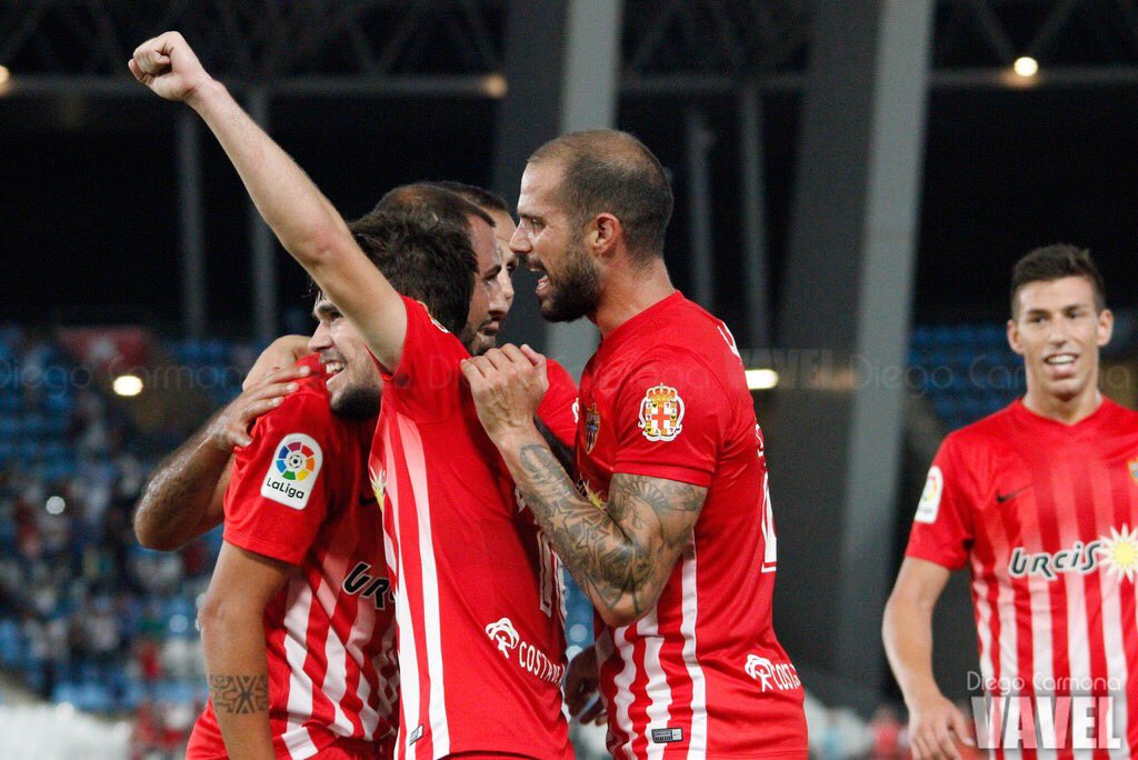 DLiLVAKW0AIywhc.jpg large