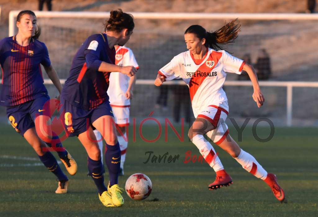 Sheila en una acción durante el Rayo Femenino - Barcelona