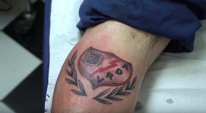 tatuaje escudo rayo vallecano