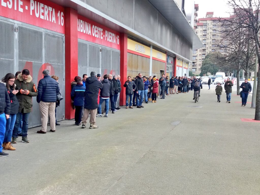 Colas para el Sporting - Rayo: El Molinón podría llenarse el sábado 1 img 3873