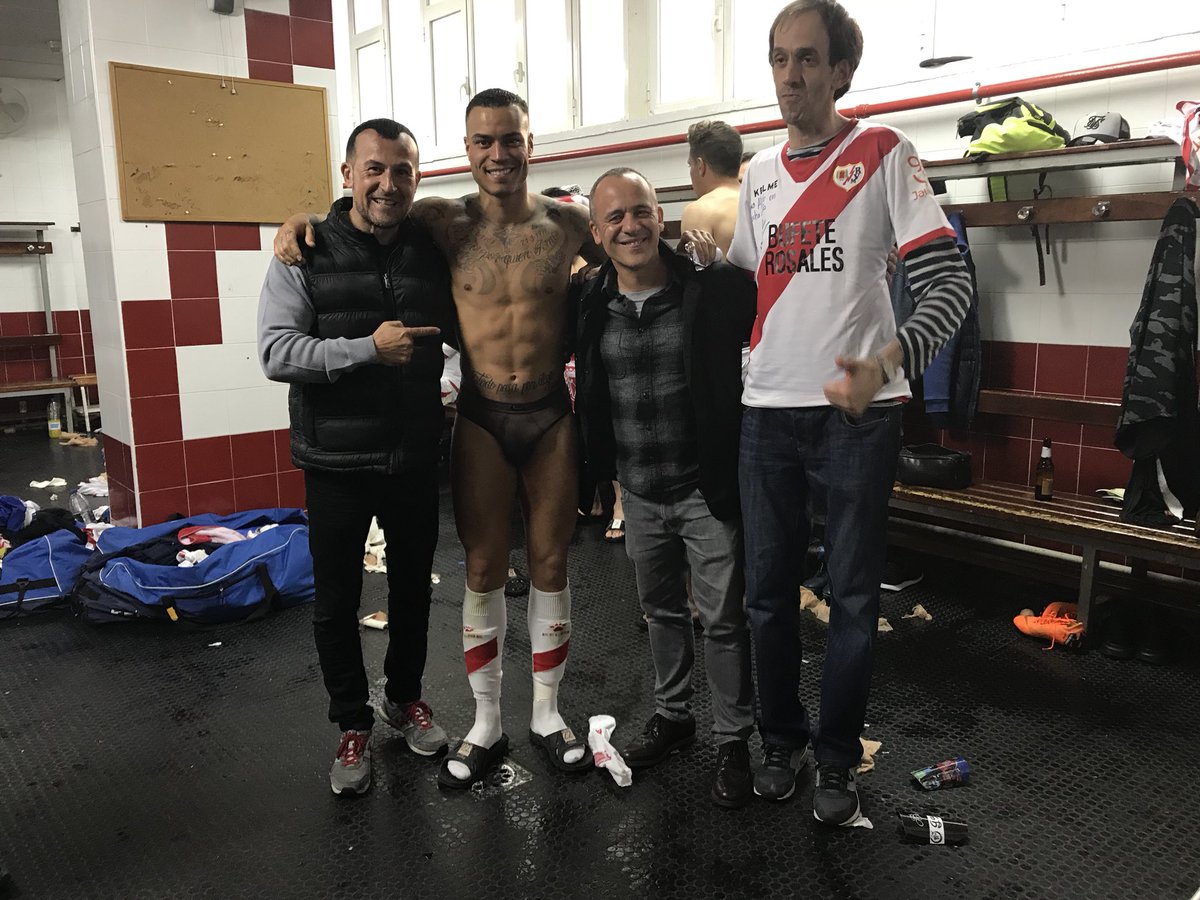 Un ganador de dos Premios Goya en el vestuario del Rayo Vallecano 2 Db 1UdiXcAAORJl