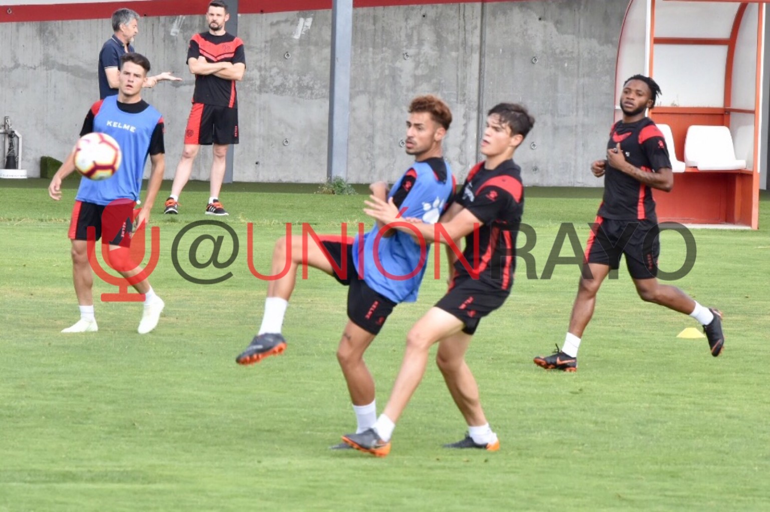 El Rayo Vallecano entrena con 22 futbolistas 2 temp 13