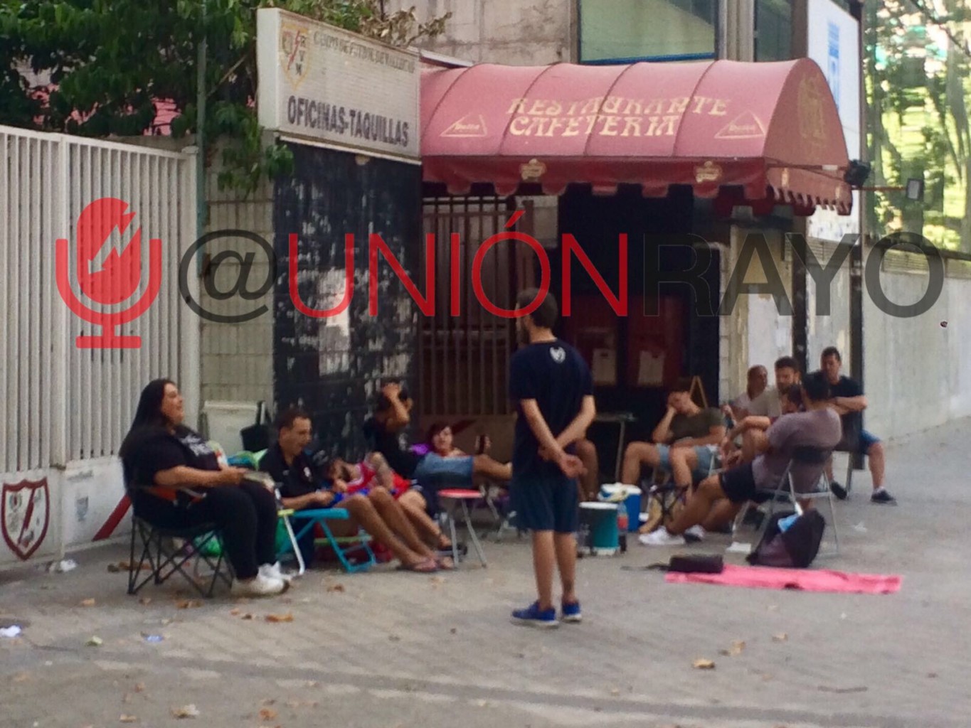 El Rayo crea una lista para abonos de fondo liberados tras aficionados pasar la noche en el estadio 1 c2d41880 a760 4791 91c5 45134c149476