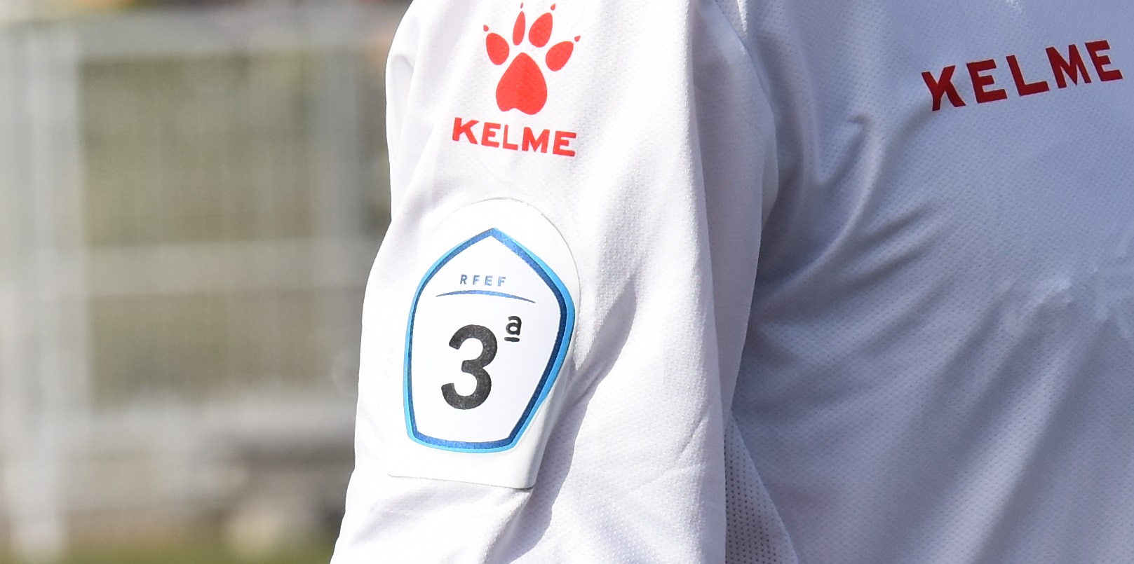 Novedad en la camiseta del Rayo B para esta temporada 2 logotipo tercera