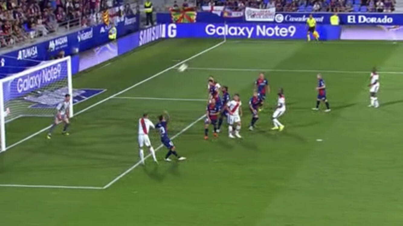 El colegiado, a instancias del VAR, anula el 0-2 de RDT en Huesca 2 img 1241