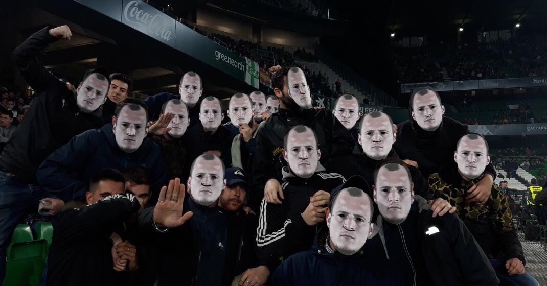 Caretas de Zozulya en la grada del Benito Villamarín 1 img 5388