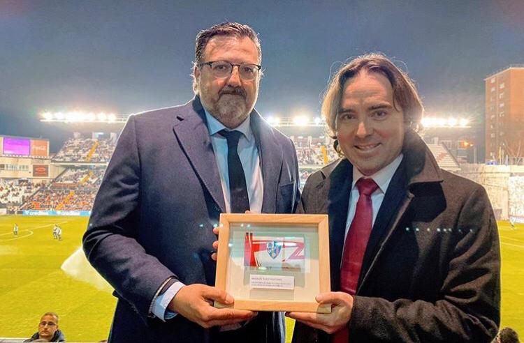 El Huesca regaló su brazalete franjirrojo al Rayo Vallecano 1 PHOTO 2020 02 25 08 57 34