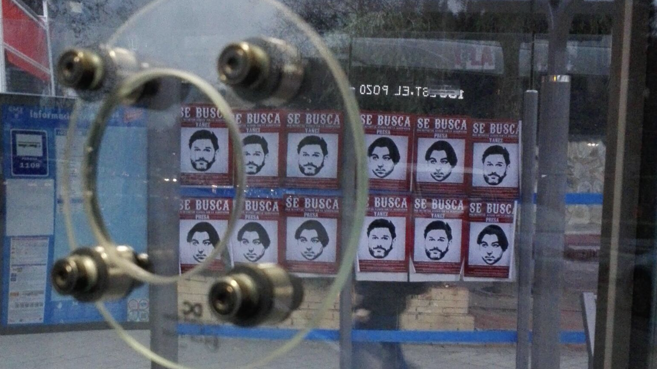 Carteles de ‘Se busca’ en los alrededores del estadio de Vallecas 1 img 8720