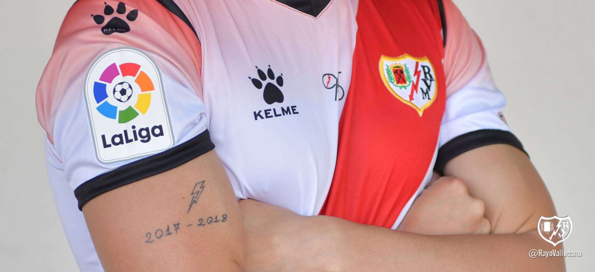 Velázquez se tatúa el último ascenso del Rayo Vallecano 1 EWDMZOhXQAU0qbq