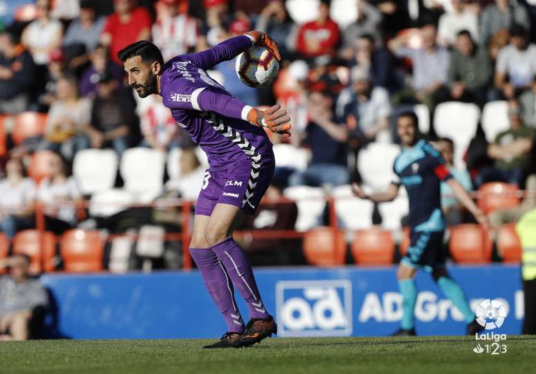 imagen de tomeu nadal durante el partido de segunda 2018 19 entre lugo y albacete laliga