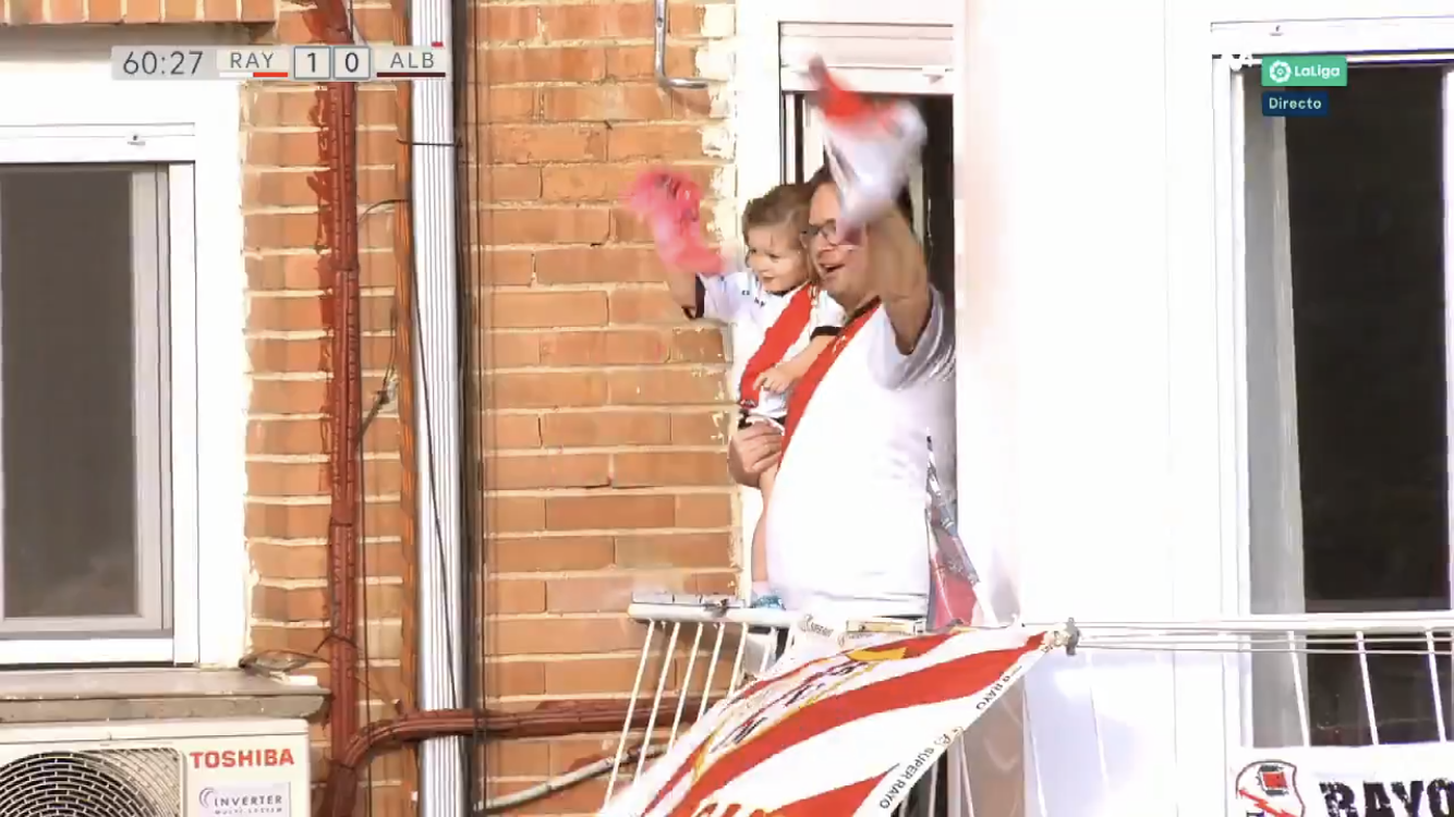 Los ánimos de 'la otra grada' del Estadio de Vallecas 1 img 1492