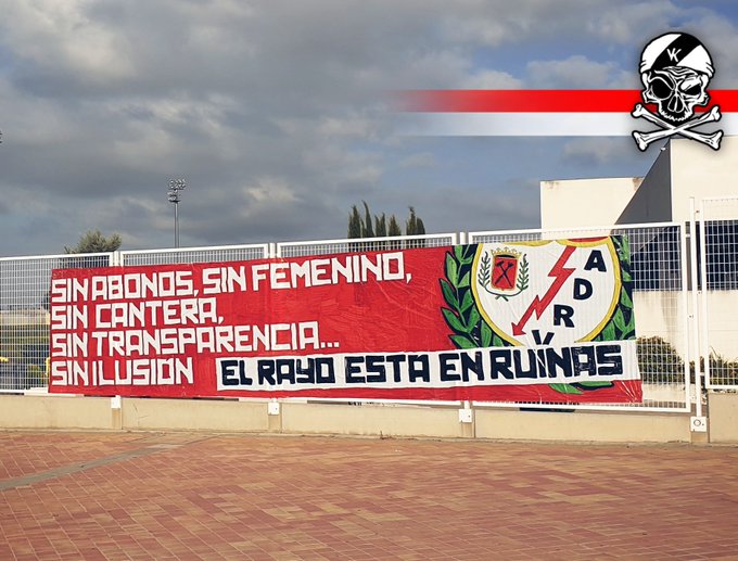 Pancarta de protesta en la Ciudad Deportiva de Vallecas 1 pancarta