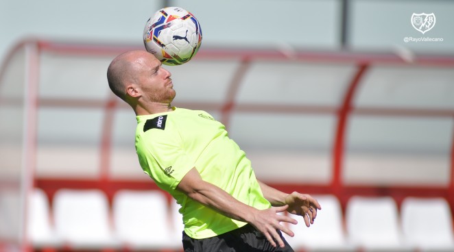 El Rayo Vallecano estrena su nueva ropa de entrenamiento 1 662x372a 1013155110 sep cd portada isi