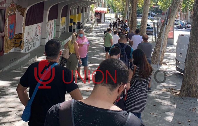 Nuevas colas en el estadio de Vallecas en la segunda jornada de compensación de abonos 1 taquillas colas