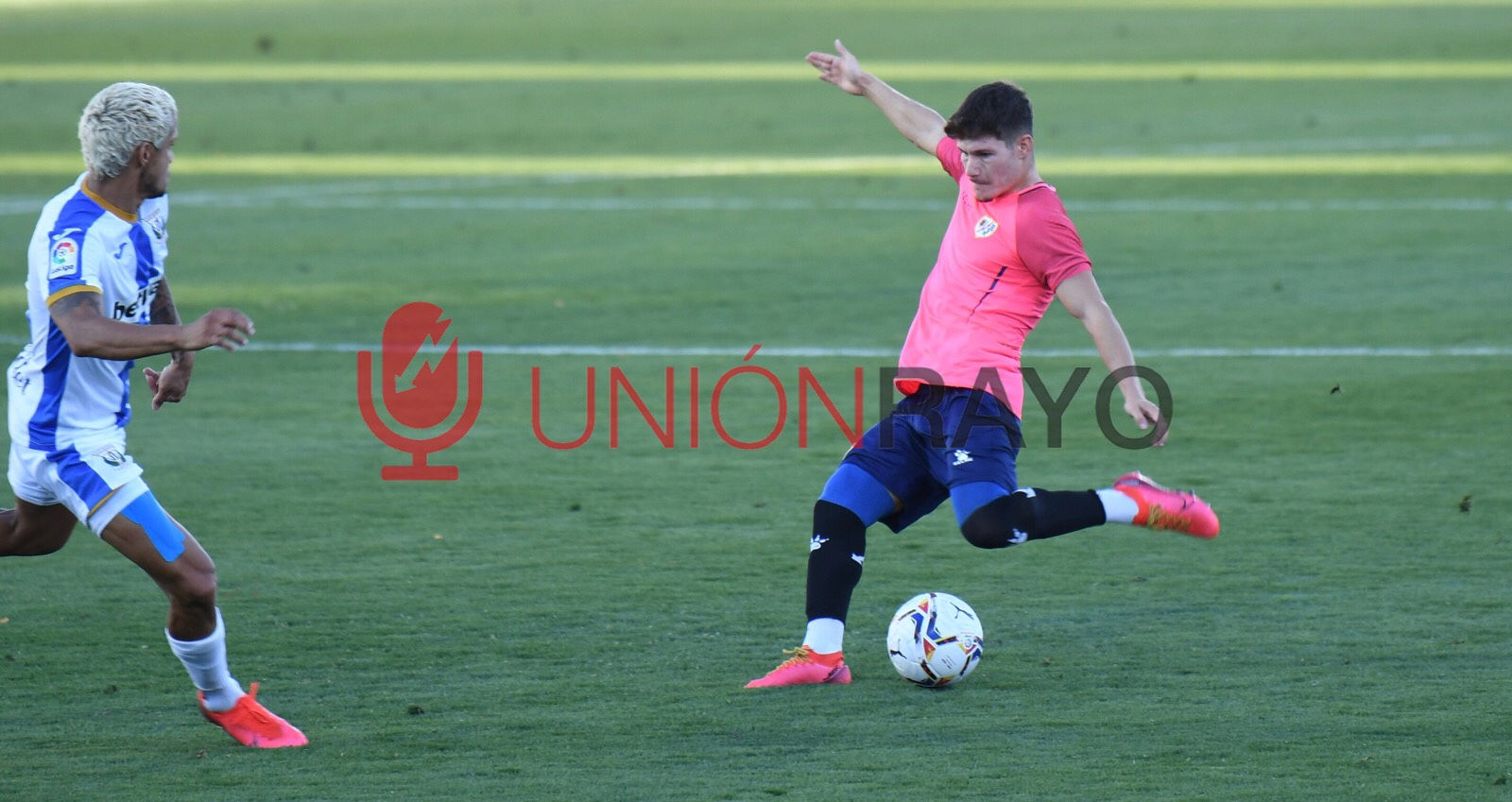 Fran García luce su nuevo dorsal en el Rayo Vallecano 1 temp 1