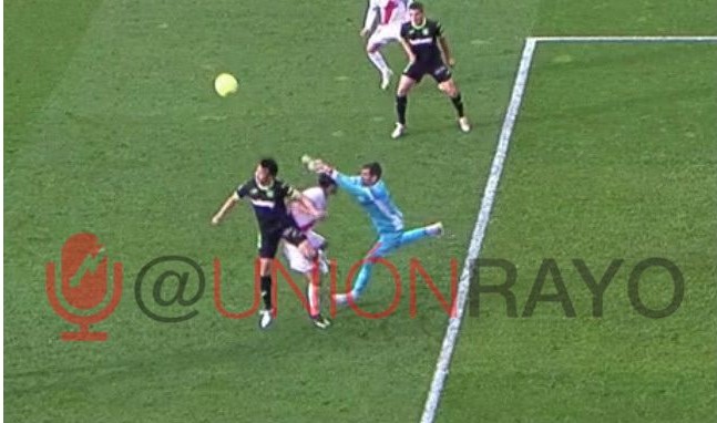 El Rayo Vallecano pidió penalti en una acción de Comesaña con el guardameta, Asier Riesgo 1 Screenshot 13