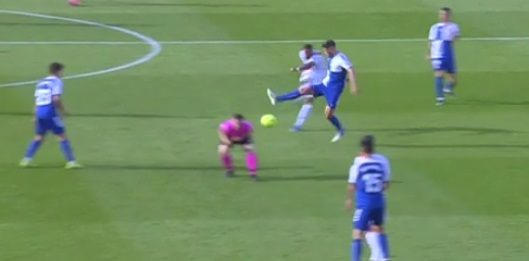 bebe arbitro agacharse