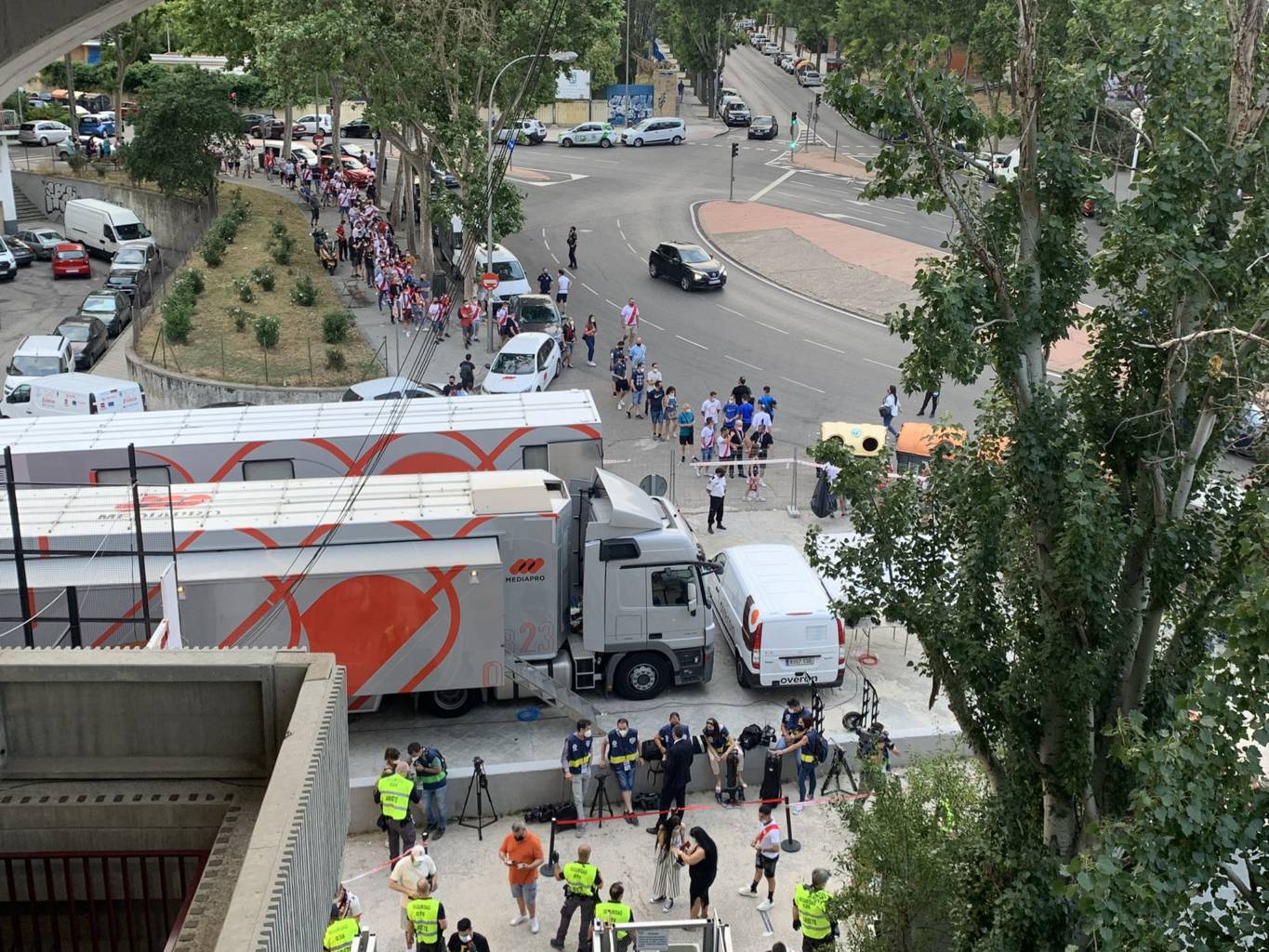 La afición vallecana no tuvo problemas con las entradas ante el Girona 1 E3yH9HPXoAIsiSG