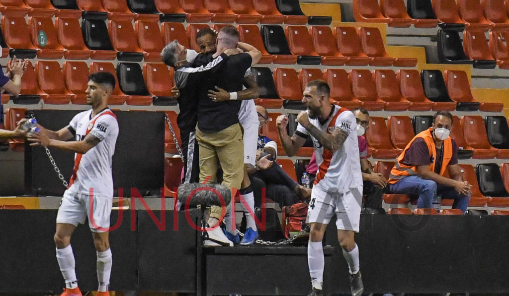 abrazo bebe alberto doctor beceiro