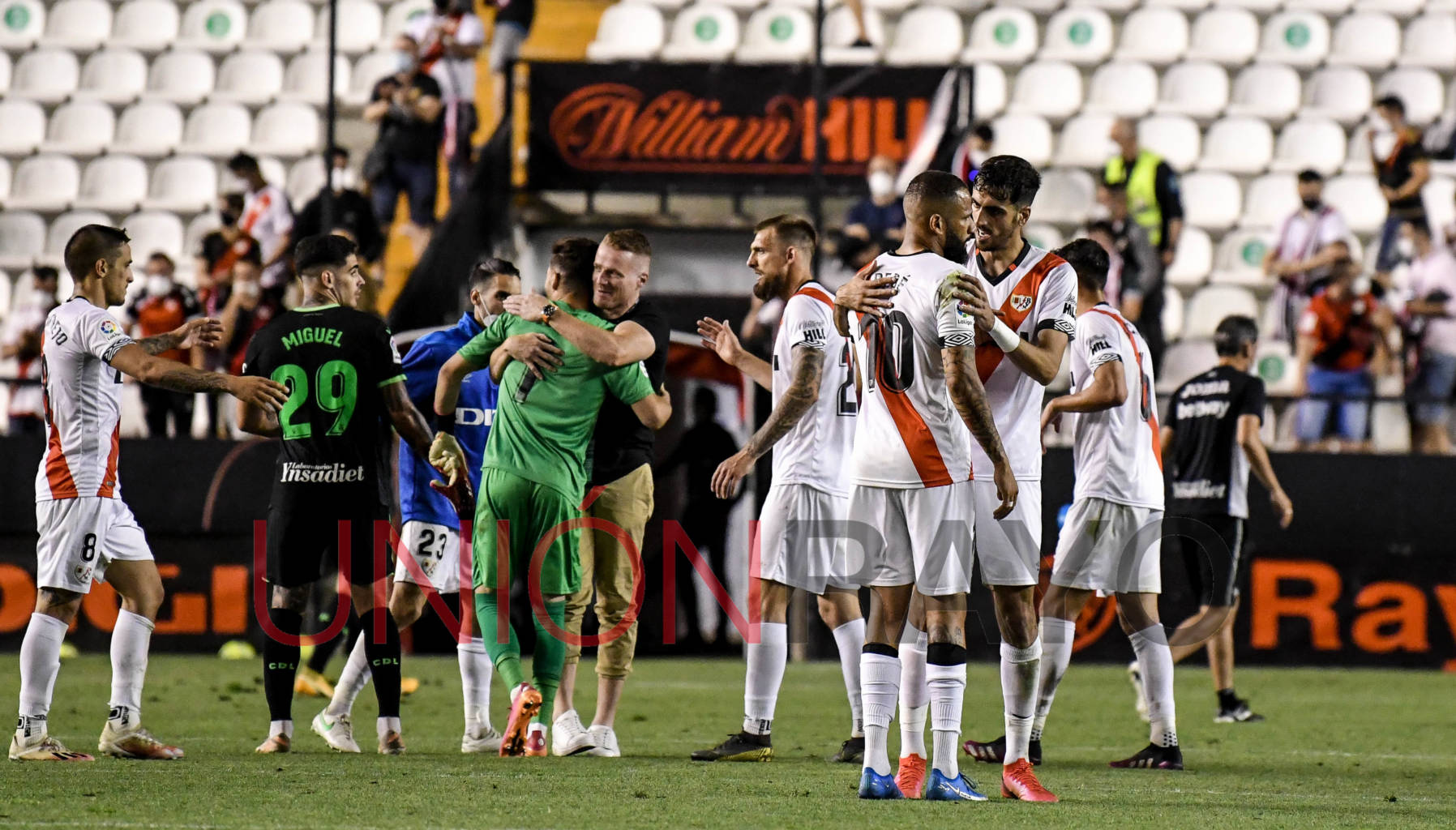 Encuesta: ¿Celebrarías el ascenso a Primera División? 1 catena bebe celebracion hombro