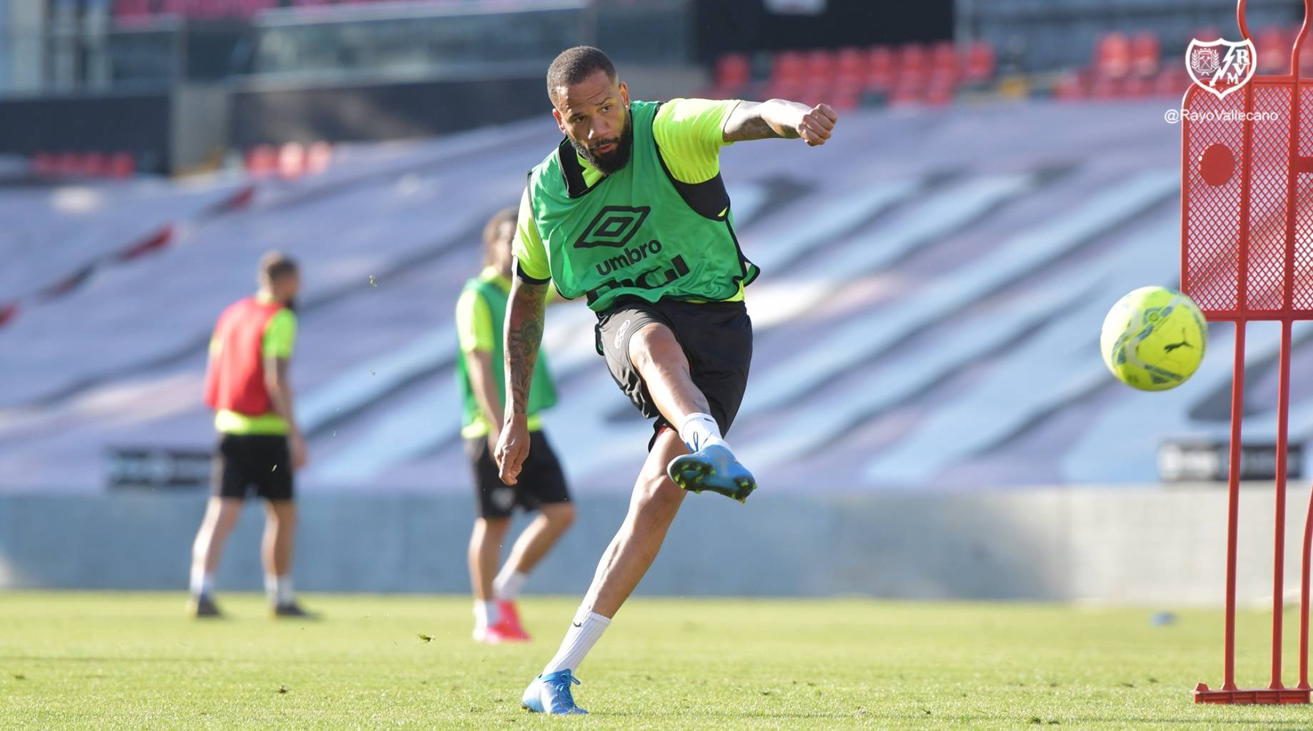 Advíncula, Bebé y Saveljich se ejercitan con el grupo en la previa ante el Girona 1 img 7830