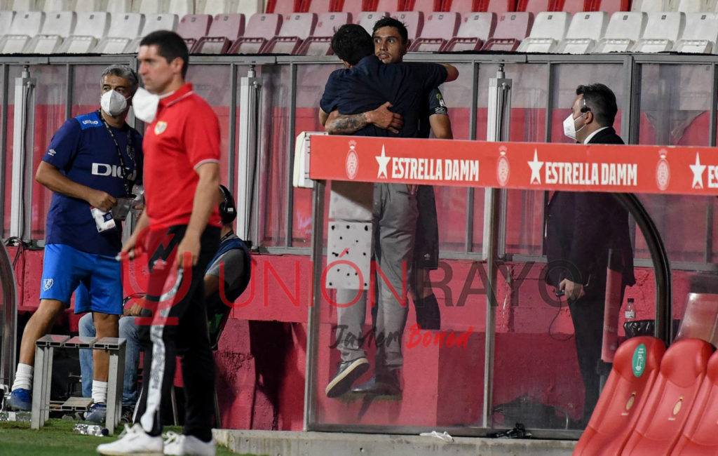 Las curiosidades del día del ascenso del Rayo Vallecano (0-2 ante el Girona) 25 abrazo iraola velazquez