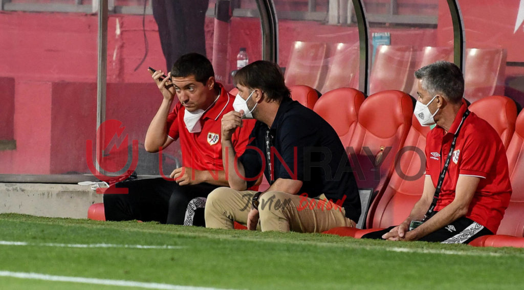 Las curiosidades del día del ascenso del Rayo Vallecano (0-2 ante el Girona) 16 banquillo unai mendia