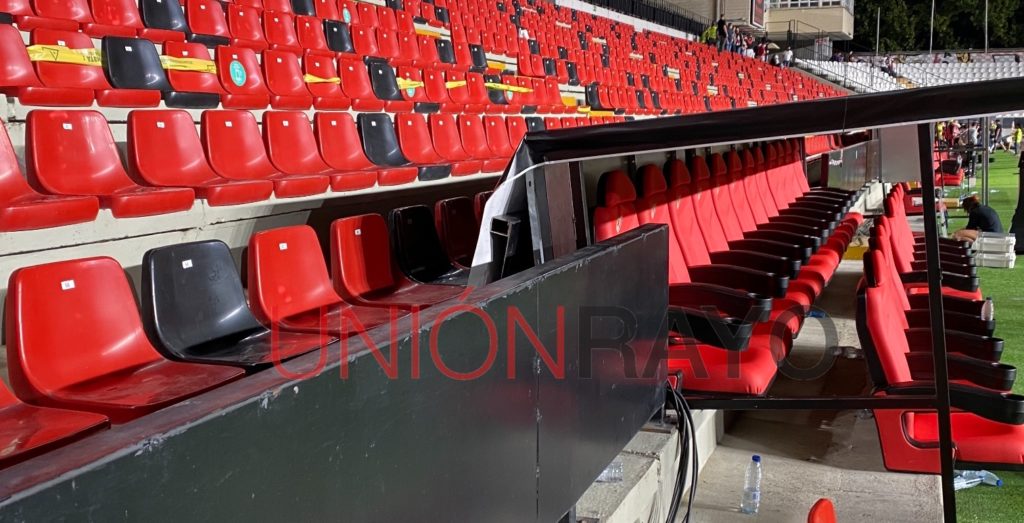 2B415767 8037 49EB 99A0 0B0B9AAE6E1E