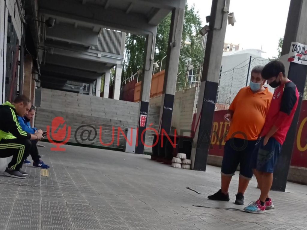 Caos en la venta de entradas del Rayo - Getafe por un problema informático 2 taquillas Vallecas