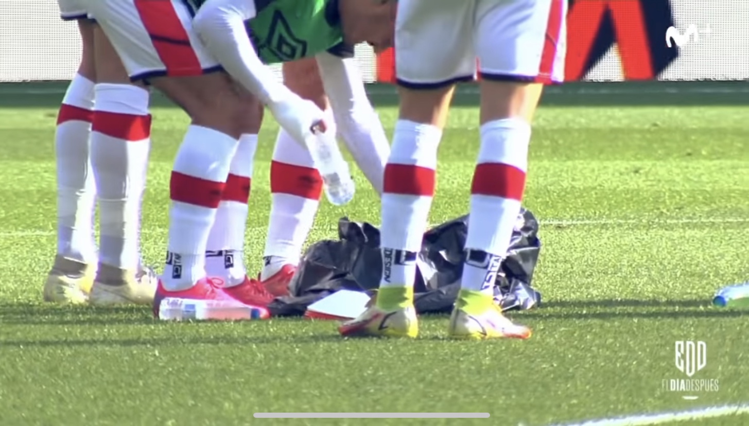 El Rayo protagoniza la imagen de la jornada: botellas de agua en bolsa de basura 1 img 1400