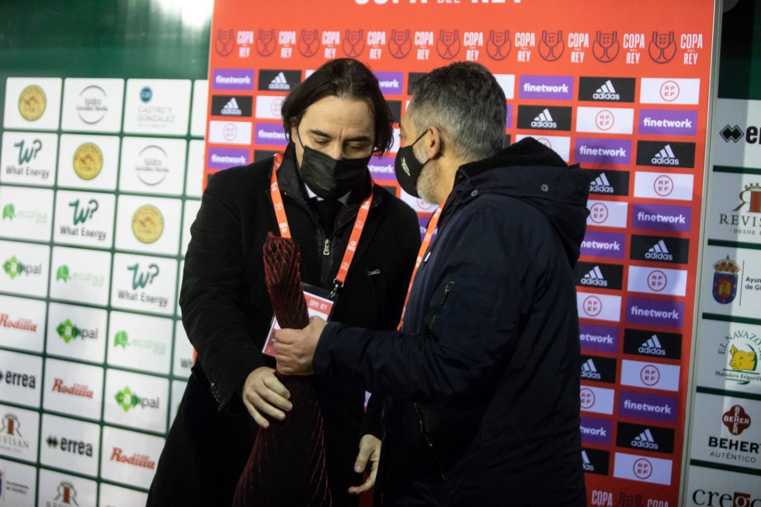 Guijuelo, encantado con la visita del Rayo Vallecano: un jamón de regalo 1 martin presa guijuelo jamon