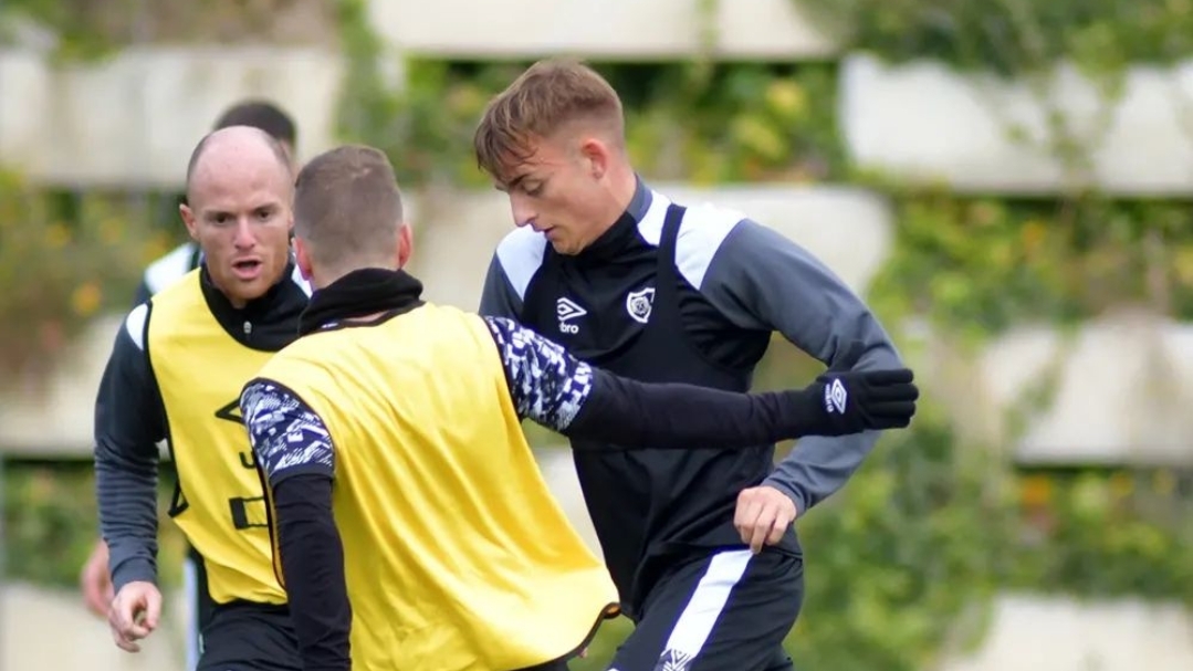 Vere se estrena en los entrenamientos del primer equipo 1 IMG 20220310 210903